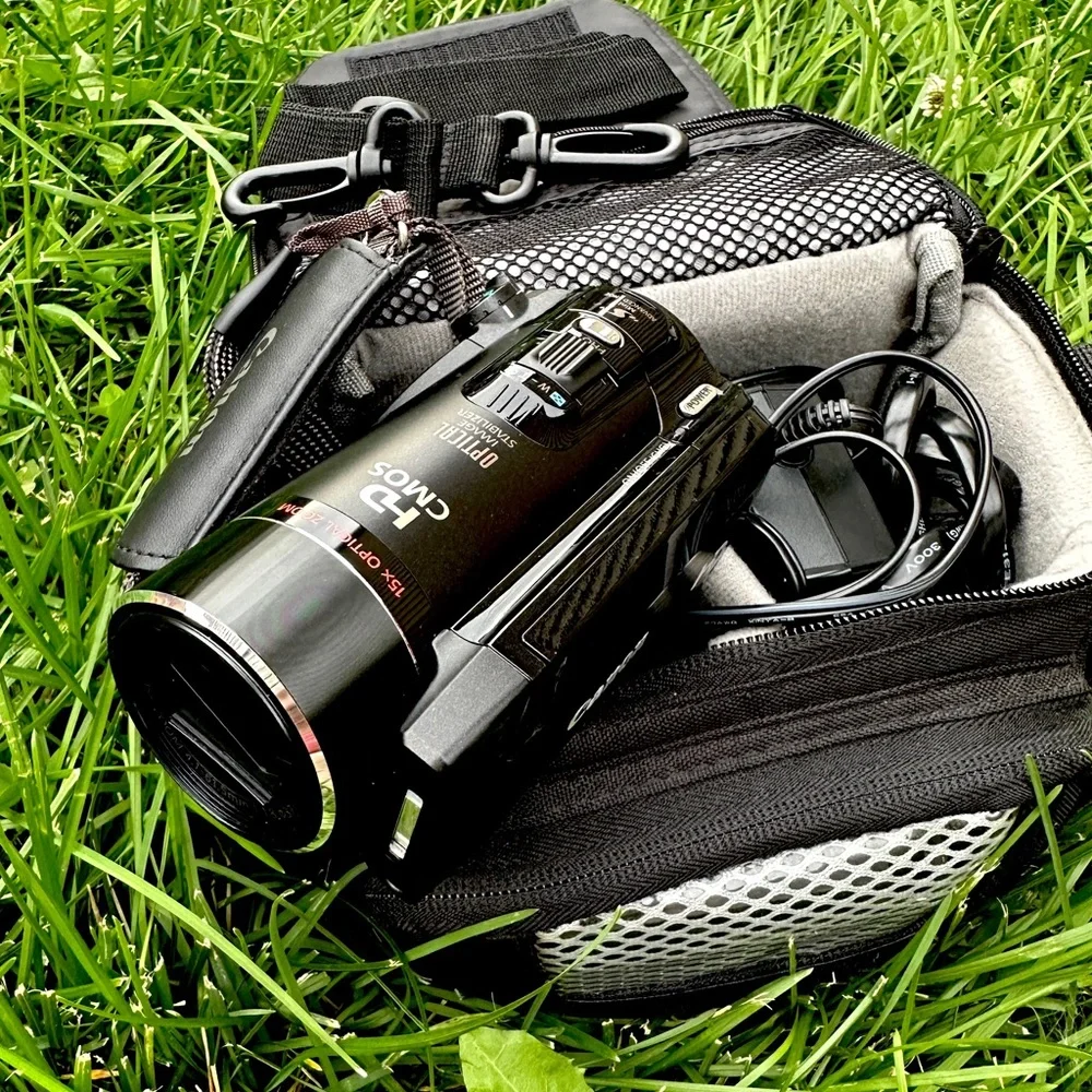 Canon HD Vixia. Full Camcorder w/64GB Flash Memory & Pro Manual Control.